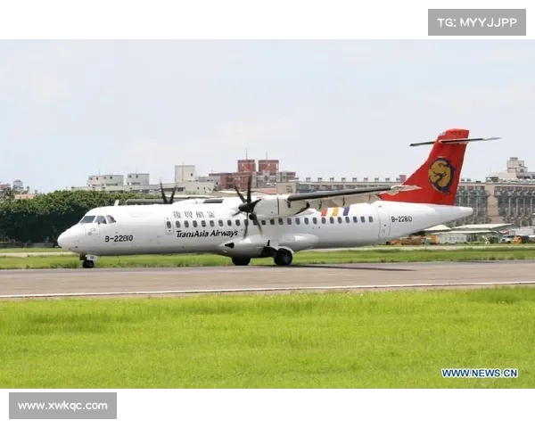 TP马赞比球员乘独木舟前往客场因暴涨河水致航班取消